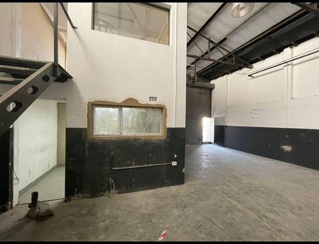 300M² WAREHOUSE TO LET IN SEBENZA